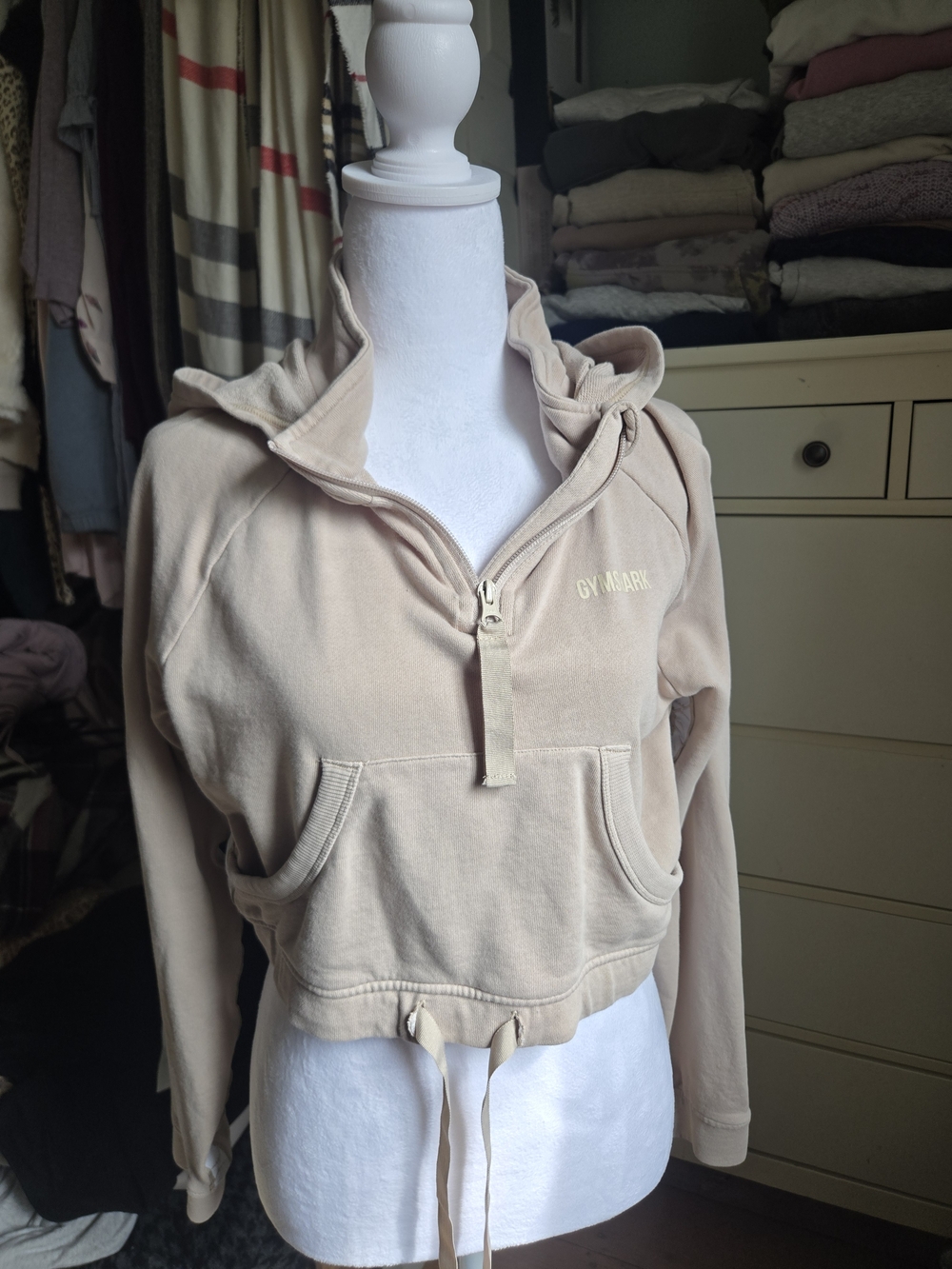 GYMSHARK Women's Beige Cropped Hoodie